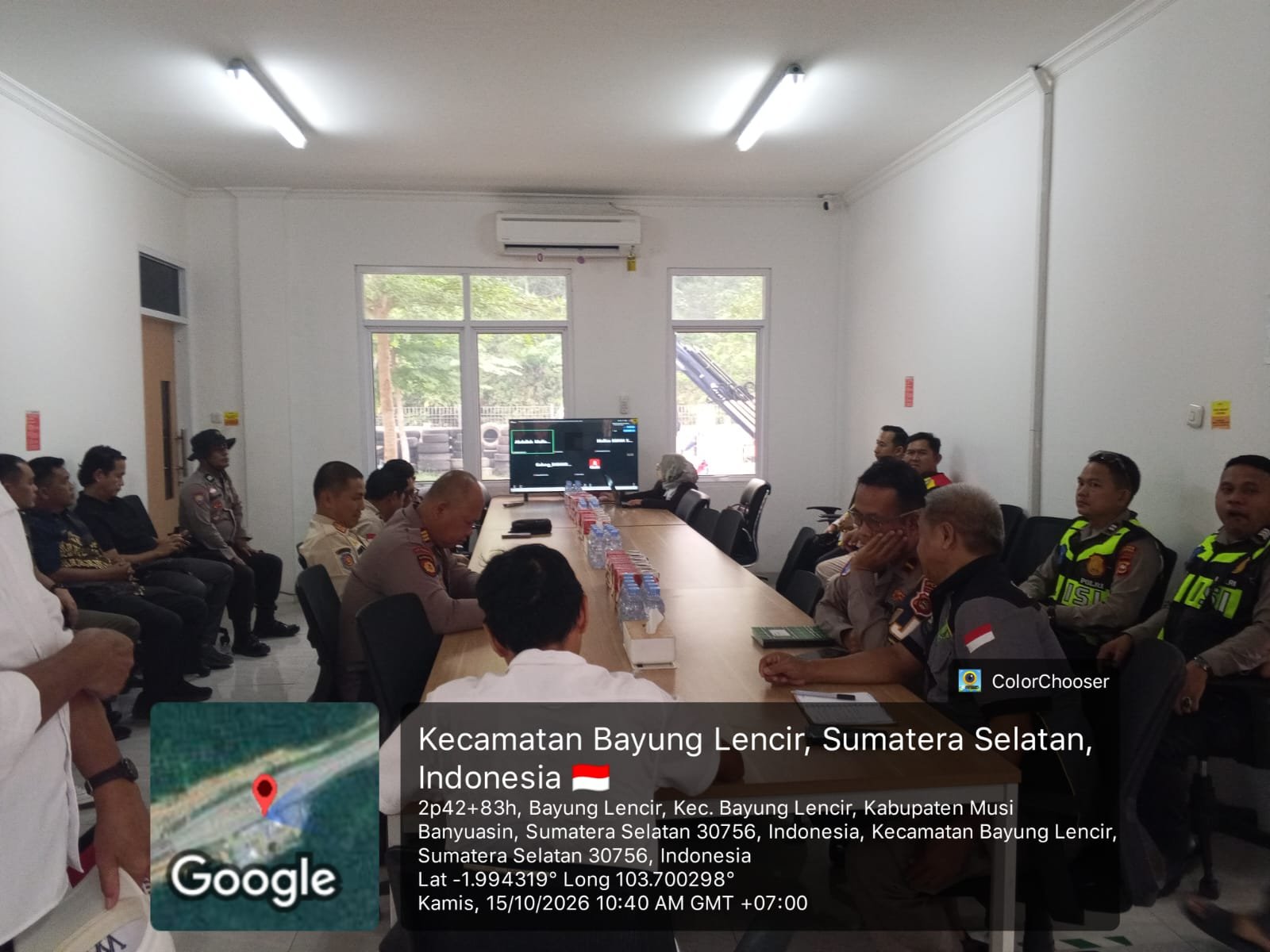 *Polsek Bayung Lencir Bersama Instansi Terkait Bahas Penertiban Parkir Liar dan Aktivitas yang Mengganggu Ruang Milik Jalan di Simpang Akses Tol*