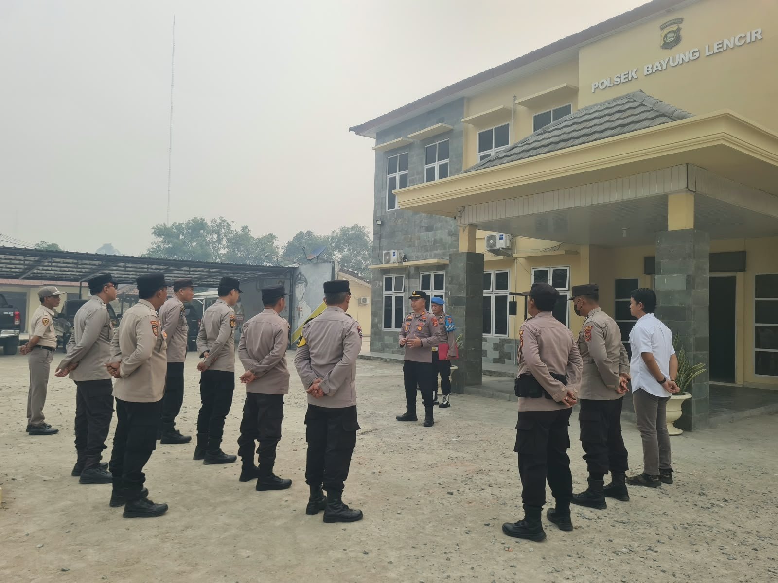 Kapolsek Bayung Lencir AKP Kosim Tekankan Disiplin, Pelayanan Humanis, dan Integritas Personel Saat Apel Pagi